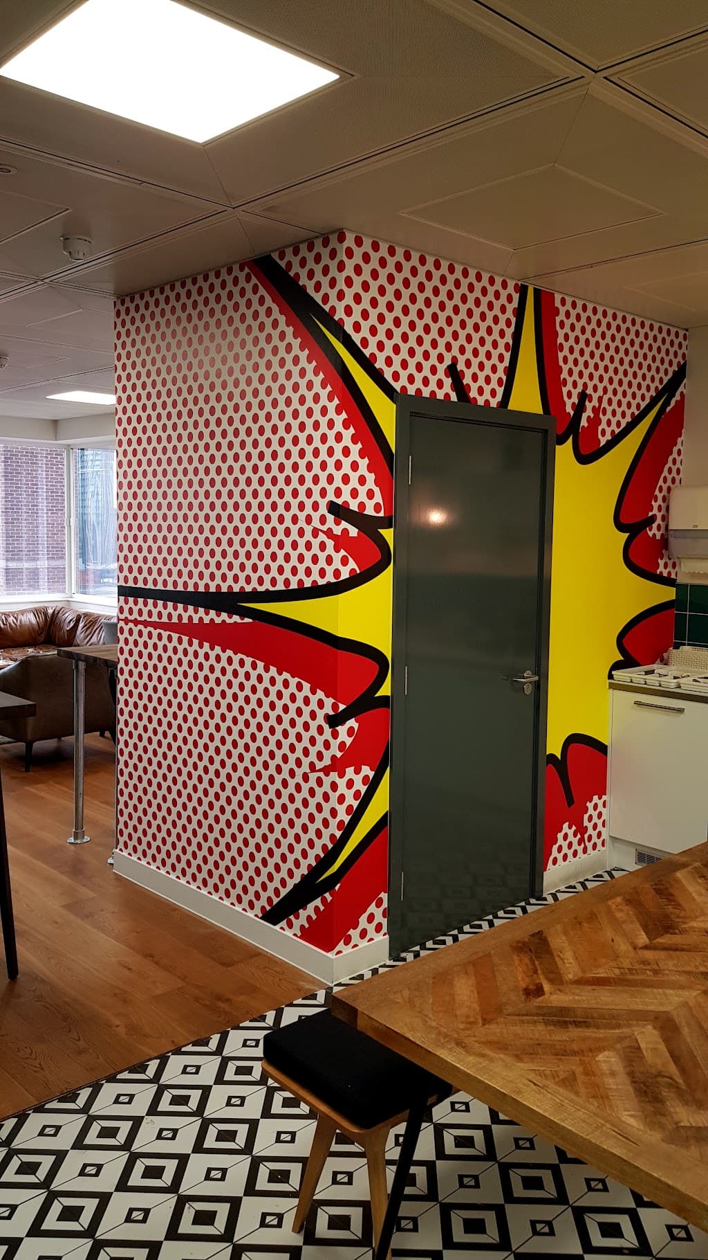 Feature Wall London, Professional Wallpaper Installation Specialist, Wallpaper Hanger
