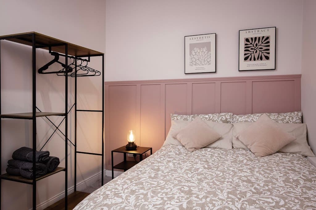 Brush Ours NW - Painters & Decorators (Manchester - Leeds)